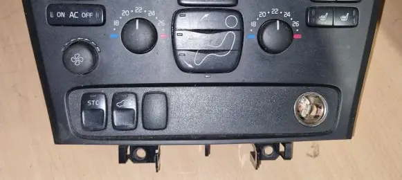 Volvo V70 Climate control unit 8691876