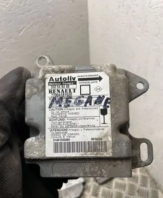 Renault Megane I Airbag control unit/module 7700418152E 550548400