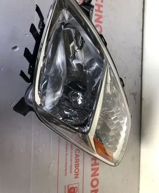 Toyota Prius (NHW20) Headlight/headlamp 8117047070