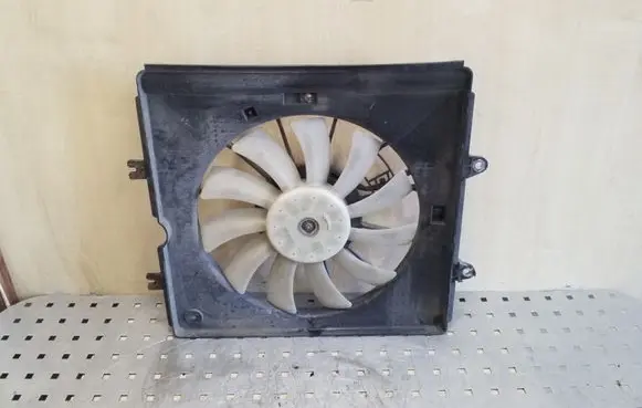 Honda CR-V Radiator cooling fan shroud 1680007940