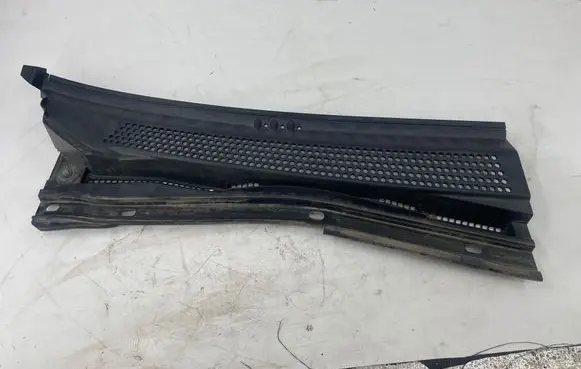 Mitsubishi L200 Wiper trim MN117710