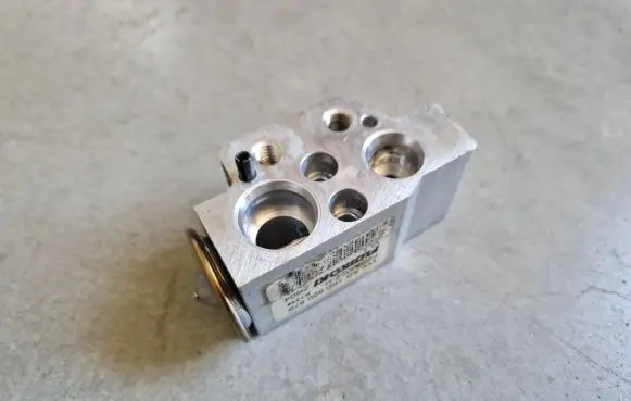 Skoda Yeti (5L) Air conditioning (A/C) expansion valve 1K0820679