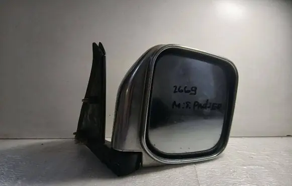 Mitsubishi Pajero Front door electric wing mirror E201818