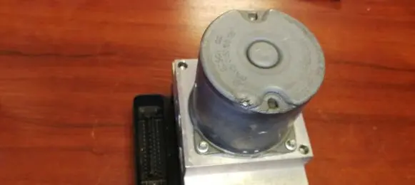 BMW 5 E60 E61 ABS Pump 6783362