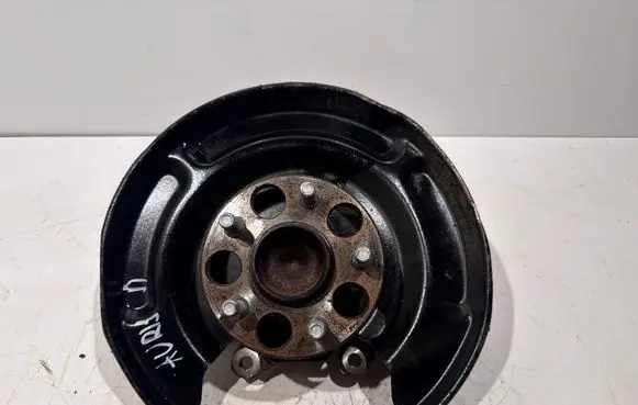 Toyota Auris E180 Rear wheel hub R12R 170908 Y859