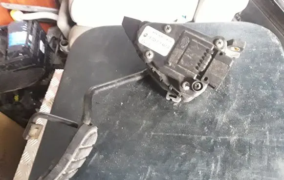 Renault Espace III Accelerator pedal position sensor 6025315453