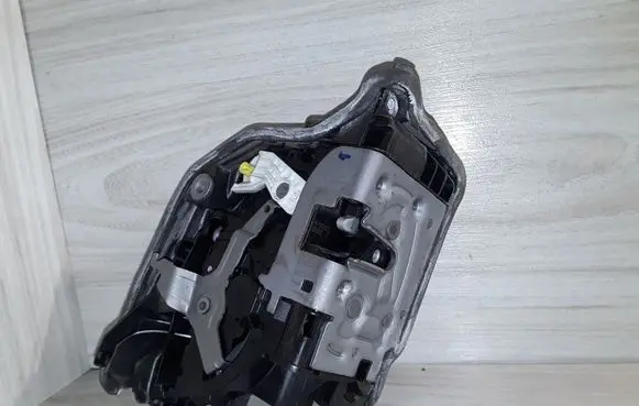 BMW M5 F90 Rear door lock 5122747769003 7477690 18283810