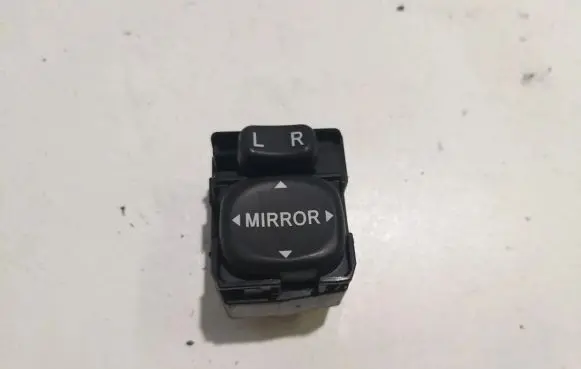 Wing mirror switch