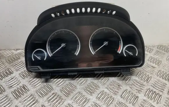 BMW 5 F10 F11 Speedometer (instrument cluster) 9342809