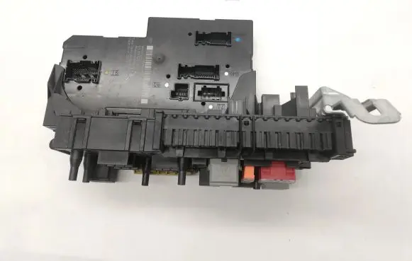 Mercedes-Benz C W204 Fuse module 2049060305