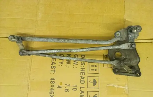 Front wiper linkage