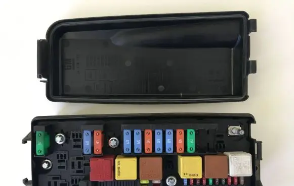 Opel Signum Fuse module 13205799 519178008