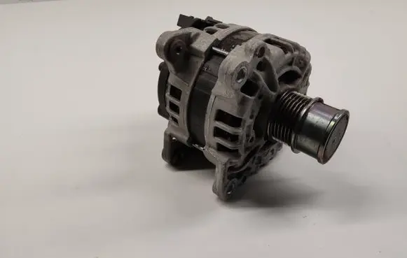 Volkswagen Jetta VI Generator/alternator 04C903023L F000BL08E2