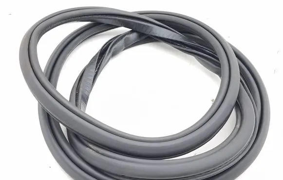 Volvo S90, V90 Rear door rubber seal (on body)