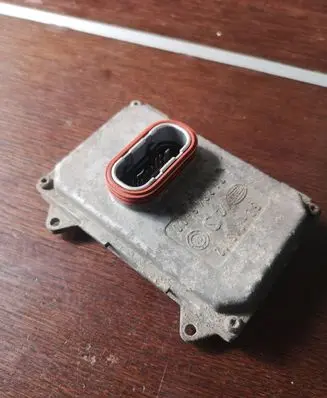 Mercedes-Benz CLS C218 AMG Headlight ballast module Xenon A0028206026 5DF00870400