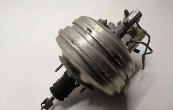 BMW 5 E60 E61 Brake booster 32483213