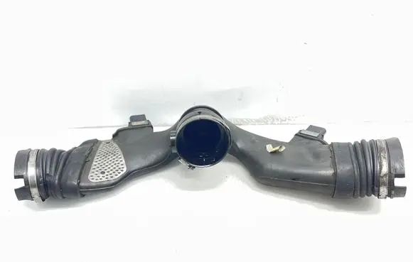 Mercedes-Benz CLS C219 Turbo air intake inlet pipe/hose A6420946397