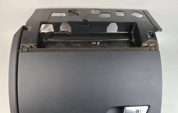 Glove box
