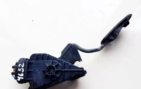 Toyota Prius (XW20) Accelerator throttle pedal 7812047040 78120-47040