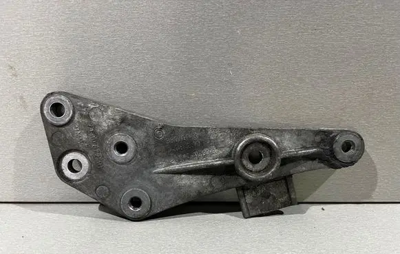 BMW 3 GT F34 Engine mounting bracket 7600672