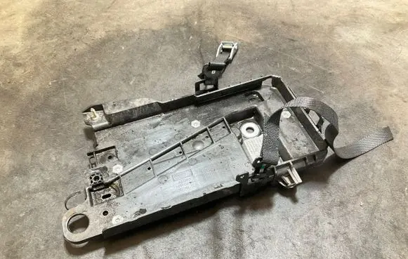 Volvo XC40 Battery tray 32348534 8892098149