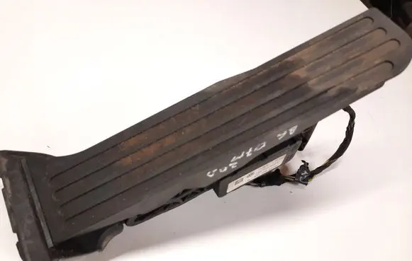 Volkswagen PASSAT B6 Accelerator throttle pedal 1K1723503L 6PV00860001