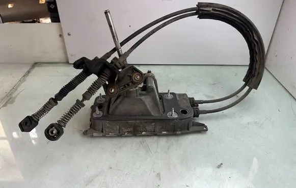 Volkswagen PASSAT B6 Gear shifter/selector 3C0711049S 03241023C0