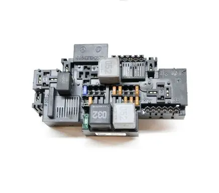 Mercedes-Benz C W205 Fuse module A2229063202 50W211F04