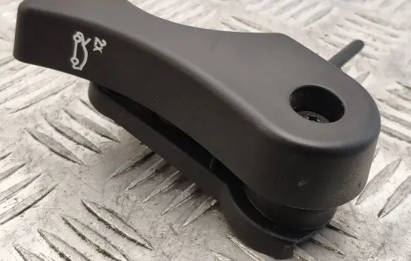 BMW M4 F82 F83 Engine bonnet (hood) release handle 7309608