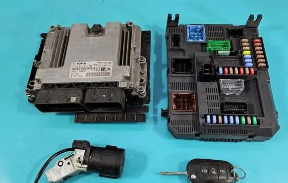 Peugeot 308 Engine control unit/module ECU 0281031043 IMPRK1596998