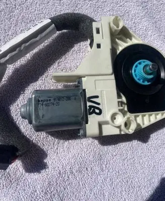 Skoda Superb B6 (3T) Rear door window regulator motor 8K0959811A