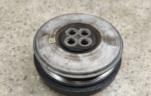 Mercedes-Benz C W205 Crankshaft pulley A6510351912