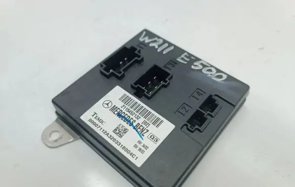 Mercedes-Benz E W211 Central body control module 2115452132 A2115452132