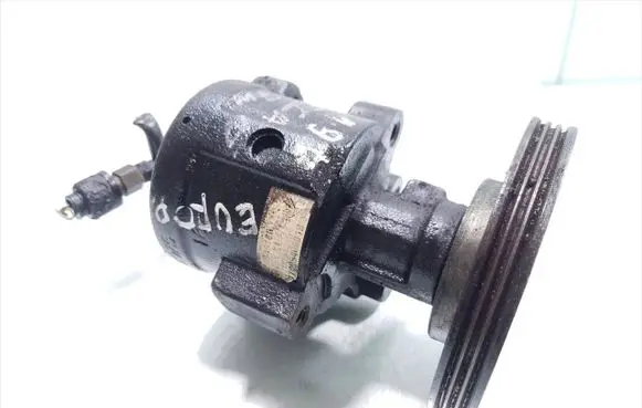 Renault Megane I Power steering pump 7700840801B