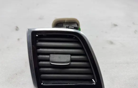 Volvo XC90 Dashboard side air vent grill/cover trim 32219345
