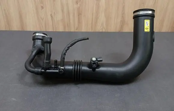 Mercedes-Benz E A207 Turbo air intake inlet pipe/hose 2710901064 A2710901064