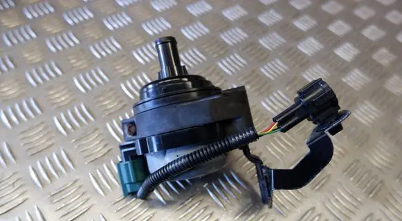 Nissan Leaf II (ZE1) Electric auxiliary coolant/water pump 215815SA0A