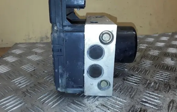 Volkswagen Sharan ABS Pump 7M3614111 YM212L580AA