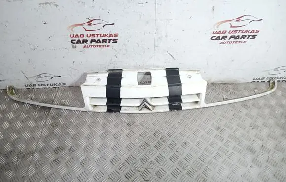 Citroen Xantia Front bumper upper radiator grill 961691977