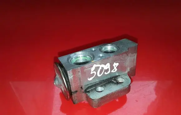 Volkswagen PASSAT B7 Air conditioning (A/C) expansion valve 1K0820679 CZ4475002251