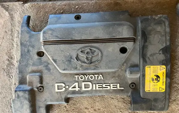 Toyota Avensis T220 Engine cover (trim)