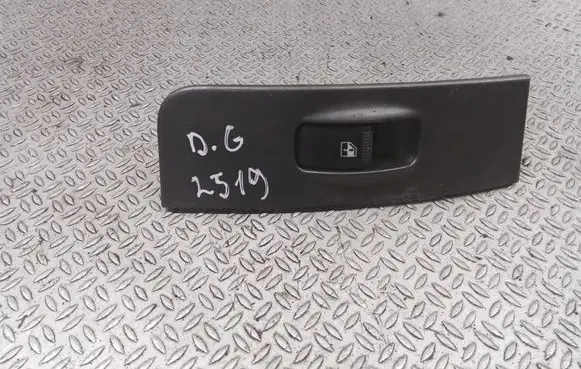 Hyundai Matrix Electric window control switch 9358017510