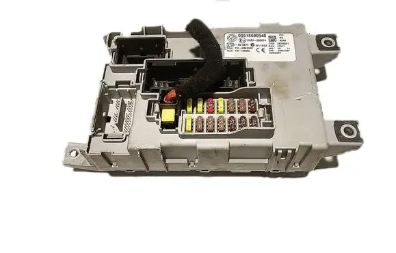 Fiat Punto (188) Fuse module 00518690940
