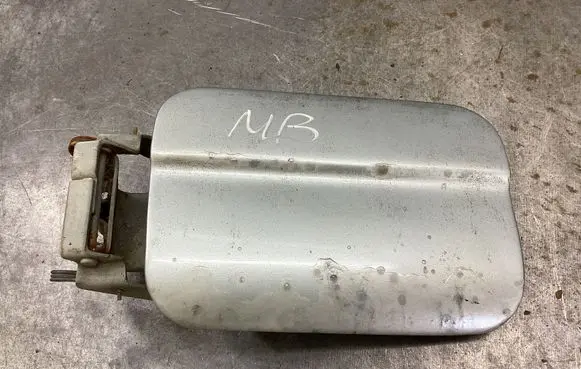 Mercedes-Benz W123 Fuel tank cap