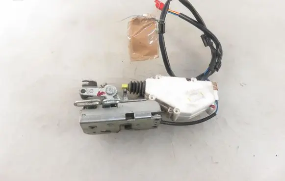 Scion tC AT10 Front door lock 1889268 1889273