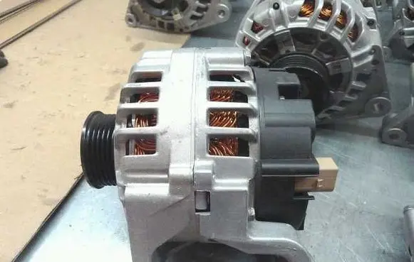 Audi A4 S4 B5 8D Generator/alternator SG9B010SD