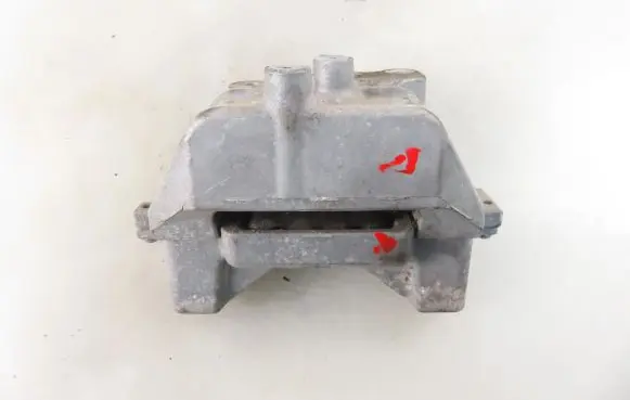 Mitsubishi Outlander Gearbox mounting bracket