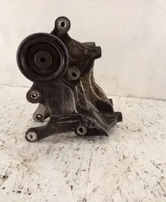Hyundai Tucson JM Power steering pump mounting bracket 