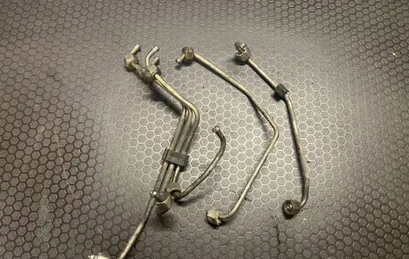 Volvo S80 Fuel injector supply line/pipe 