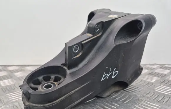 Mercedes-Benz E W213 Engine mounting bracket A2642200200